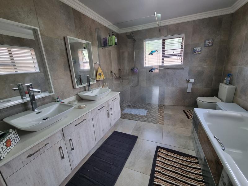 2 Bedroom Property for Sale in Hersham Western Cape